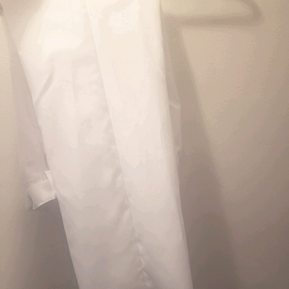 White suit - Picture 2 of 5